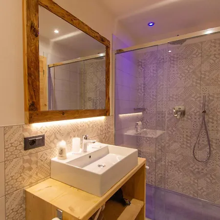 Ampas Francescato 3* 리비뇨